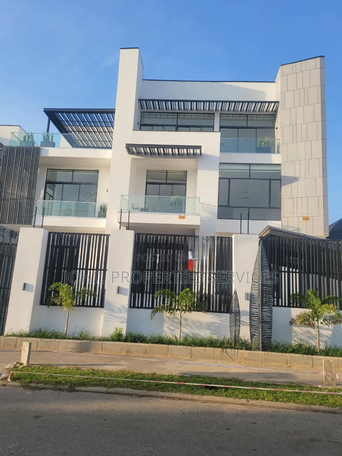 8bdrm Mansion in Asokoro for sale
