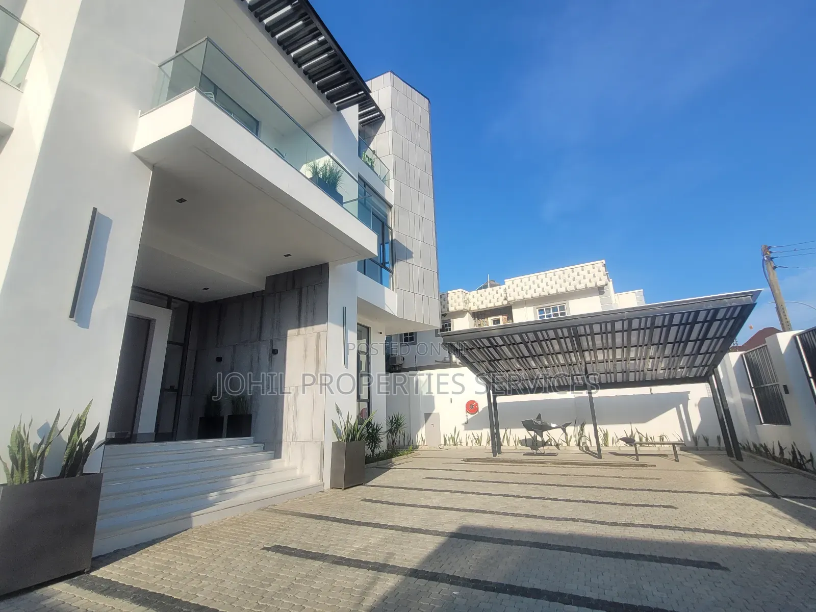 8bdrm Mansion in Asokoro for sale