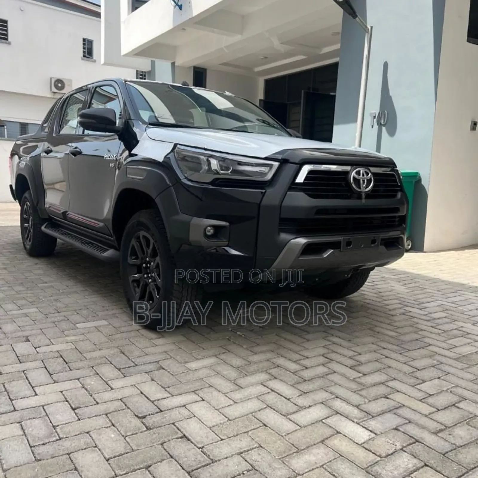 New Toyota Hilux 2025 Black