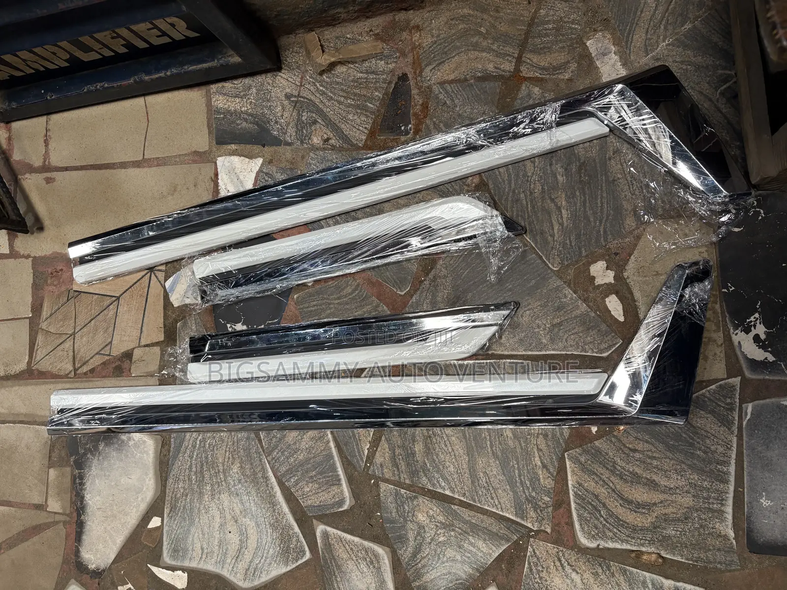 Lexus Lx 600 Door Moulding / Door Padded