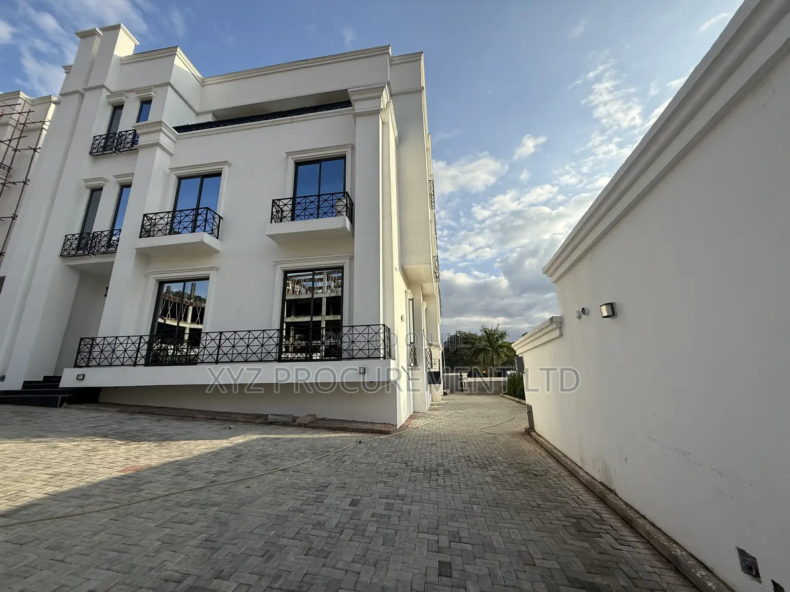 8bdrm Duplex in Asokoro for sale
