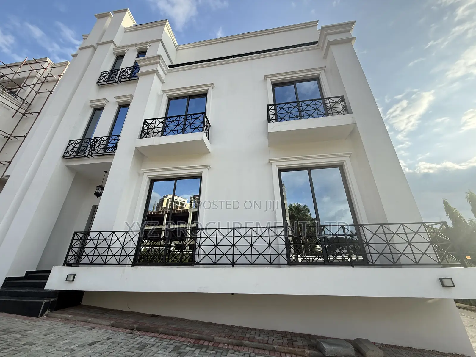 8bdrm Duplex in Asokoro for sale