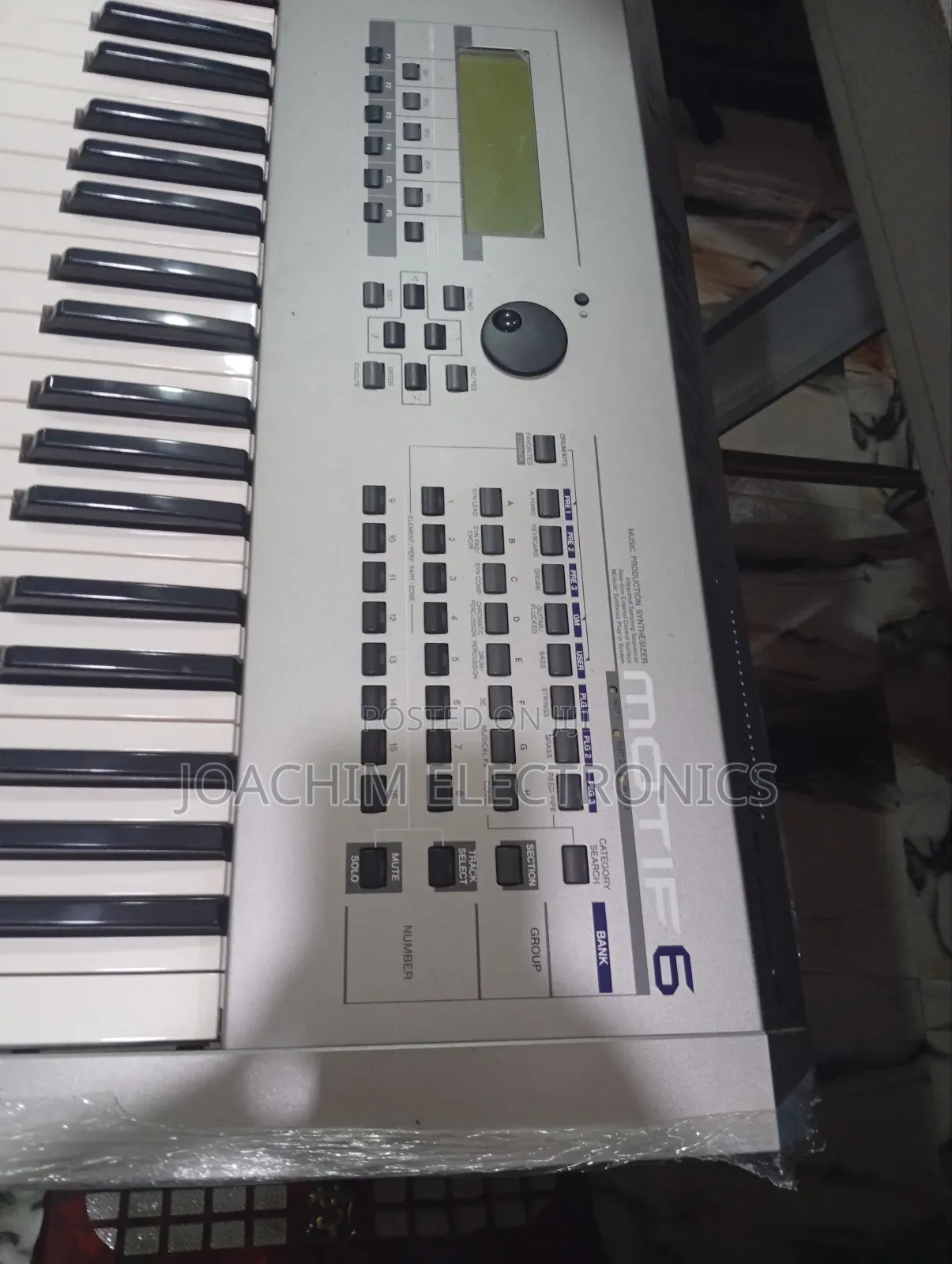 Yamaha Motif 6 Professional Keyboard