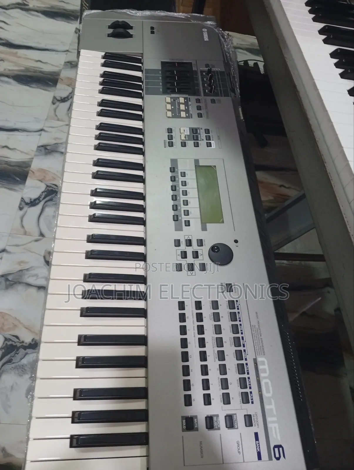 Yamaha Motif 6 Professional Keyboard