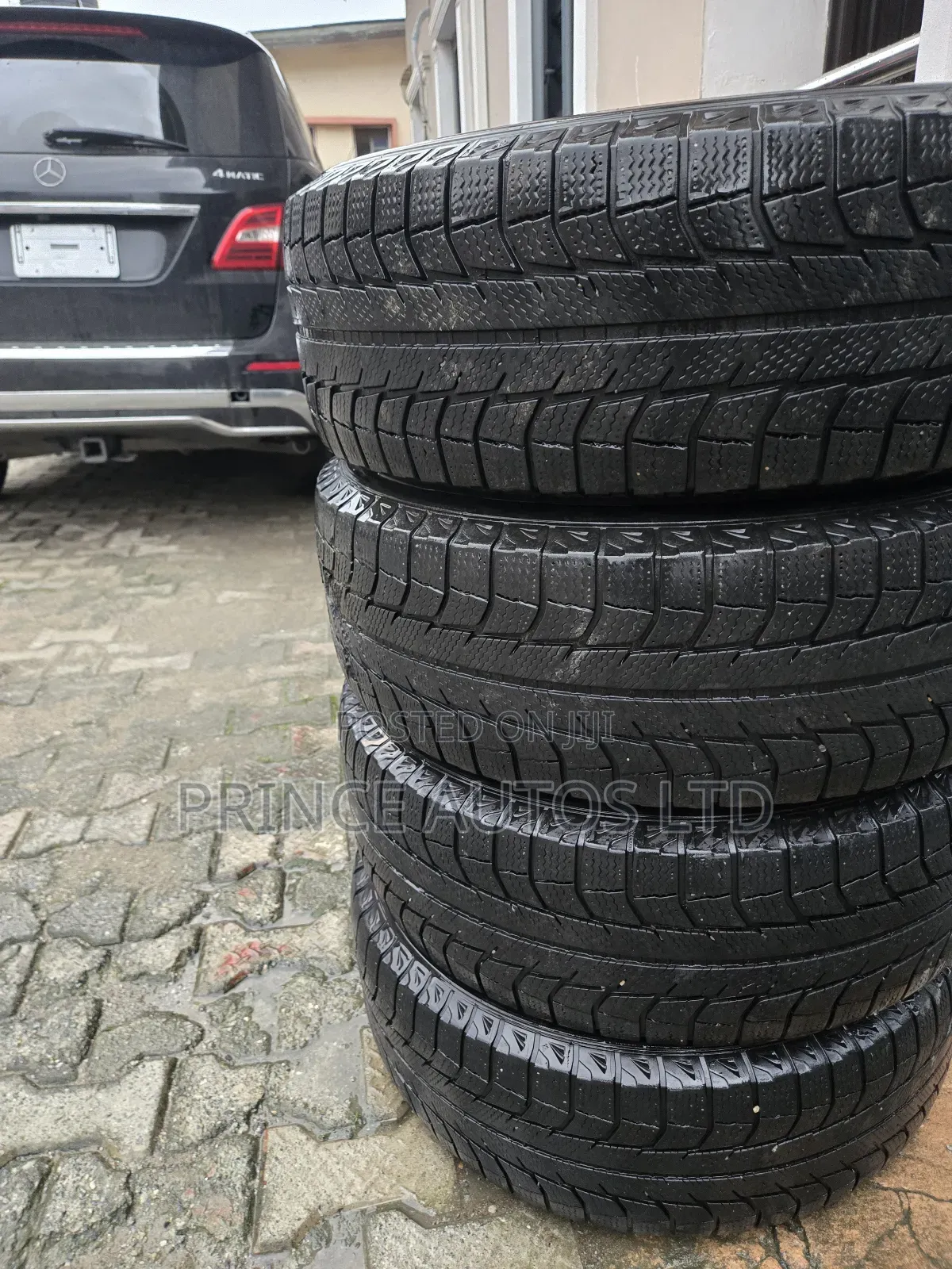 Neatly Used "17 Original Uniform Tyres From Usa (Suv)