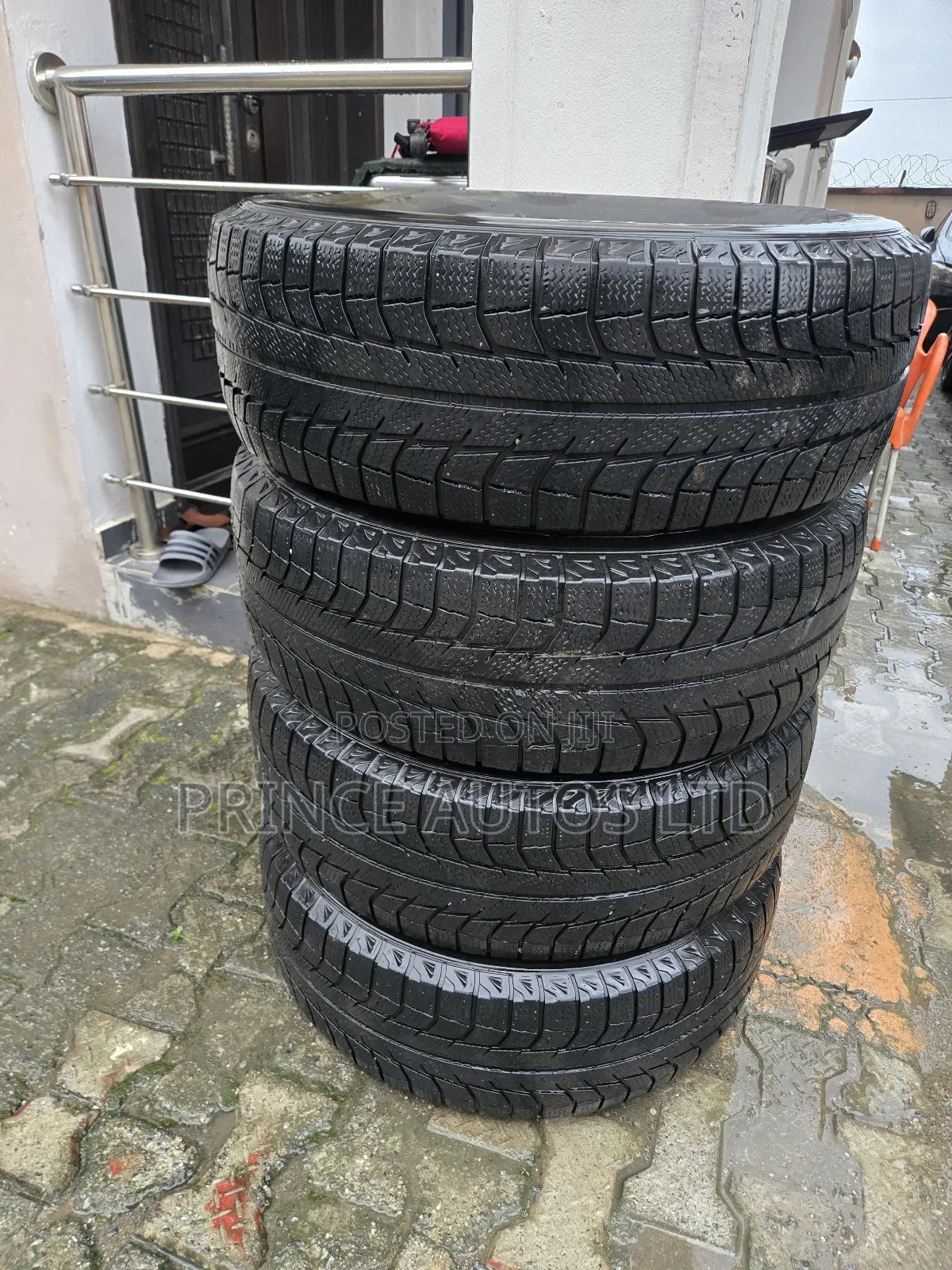 Neatly Used "17 Original Uniform Tyres From Usa (Suv)