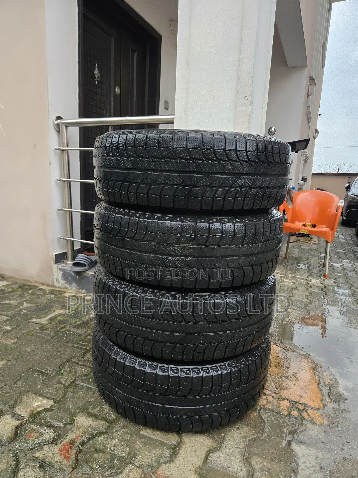Neatly Used "17 Original Uniform Tyres From Usa (Suv)
