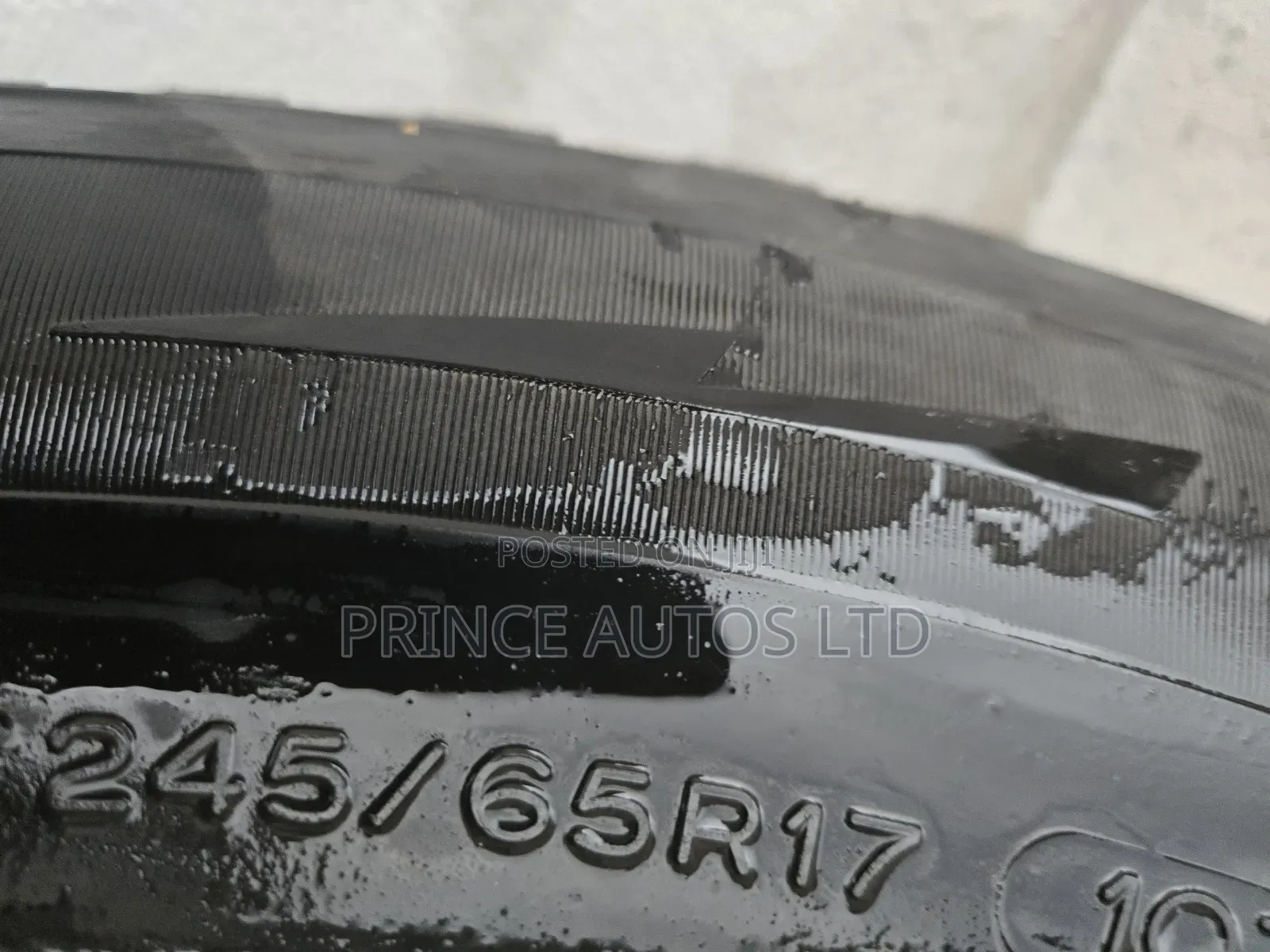 Neatly Used "17 Original Uniform Tyres From Usa (Suv)