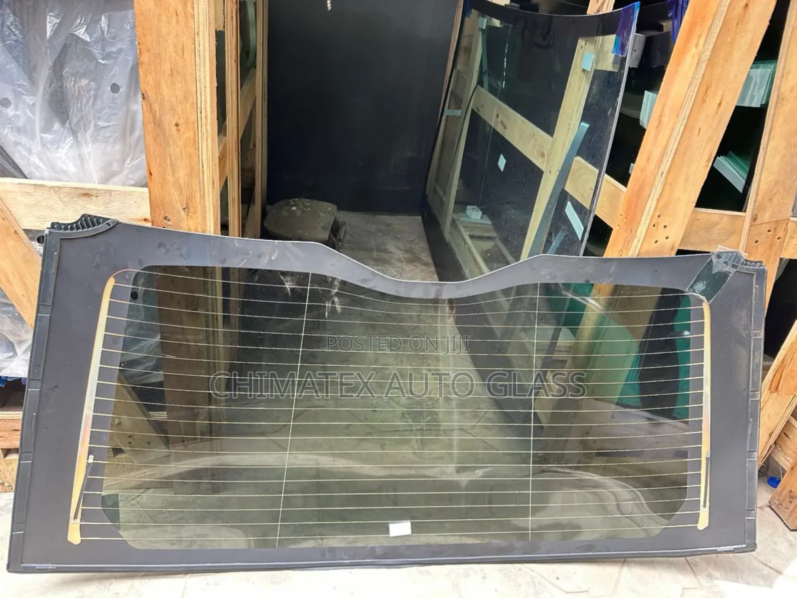 Range Rover Voque 2018 Back Glass We Deliver