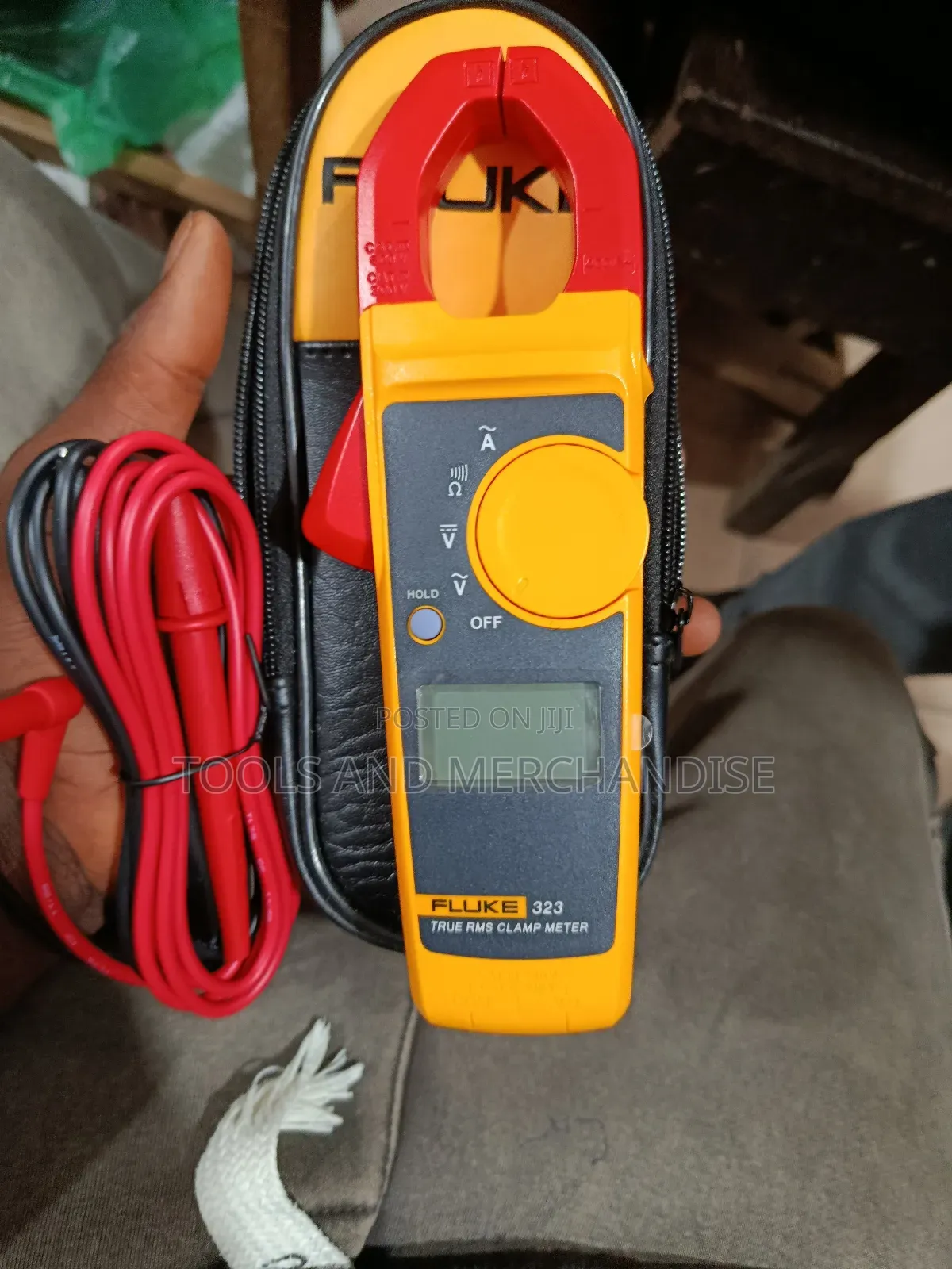 Fluke 323 Digital Clamp Meter