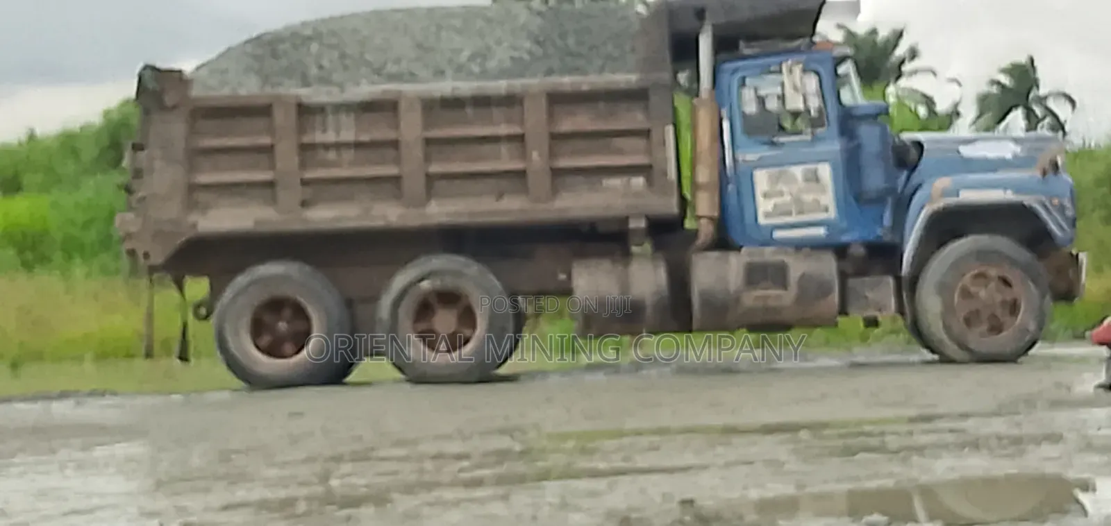 Oyi, Awka Sentraco Iron Black Chippings and Granite