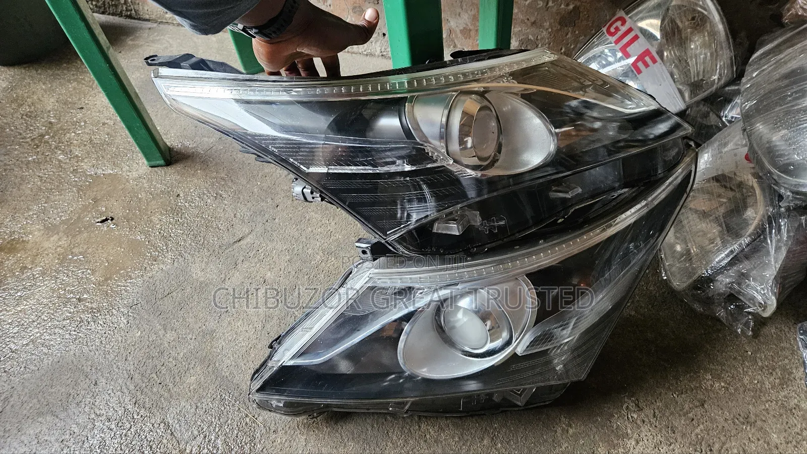 Headlamp Avensis 2012/2013