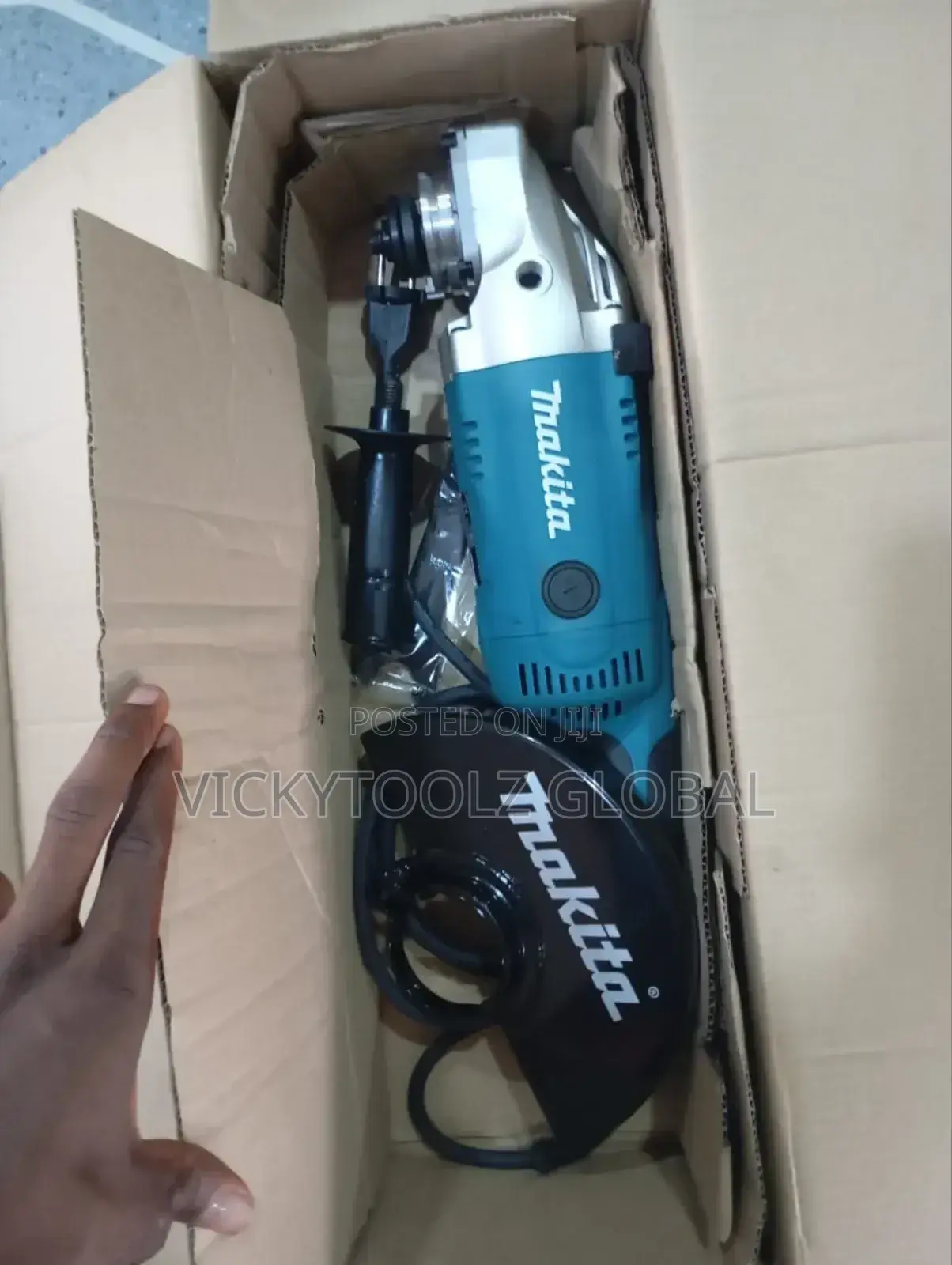 Makita Angle Grinder 9" Ga9020