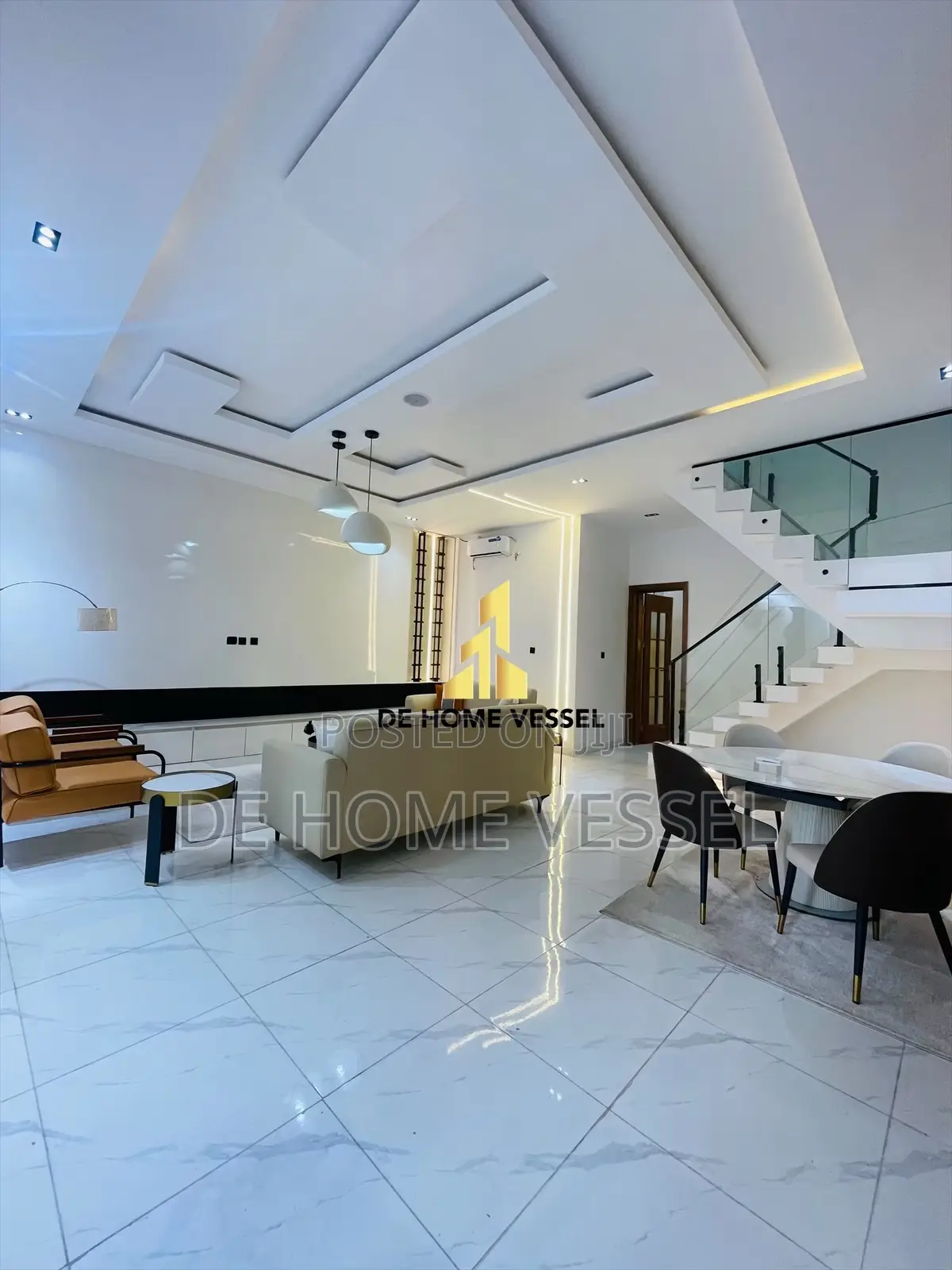 5bdrm Duplex in Chevron for sale