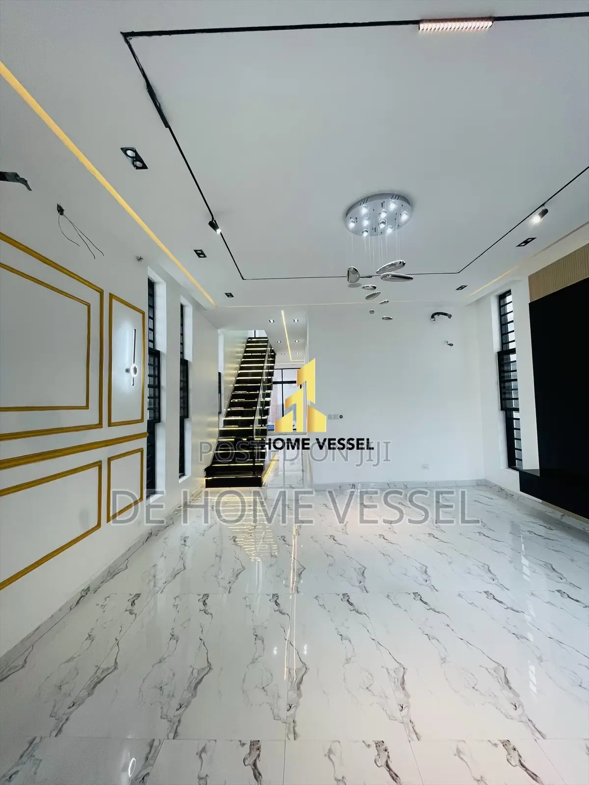5bdrm Duplex in Chevron for sale