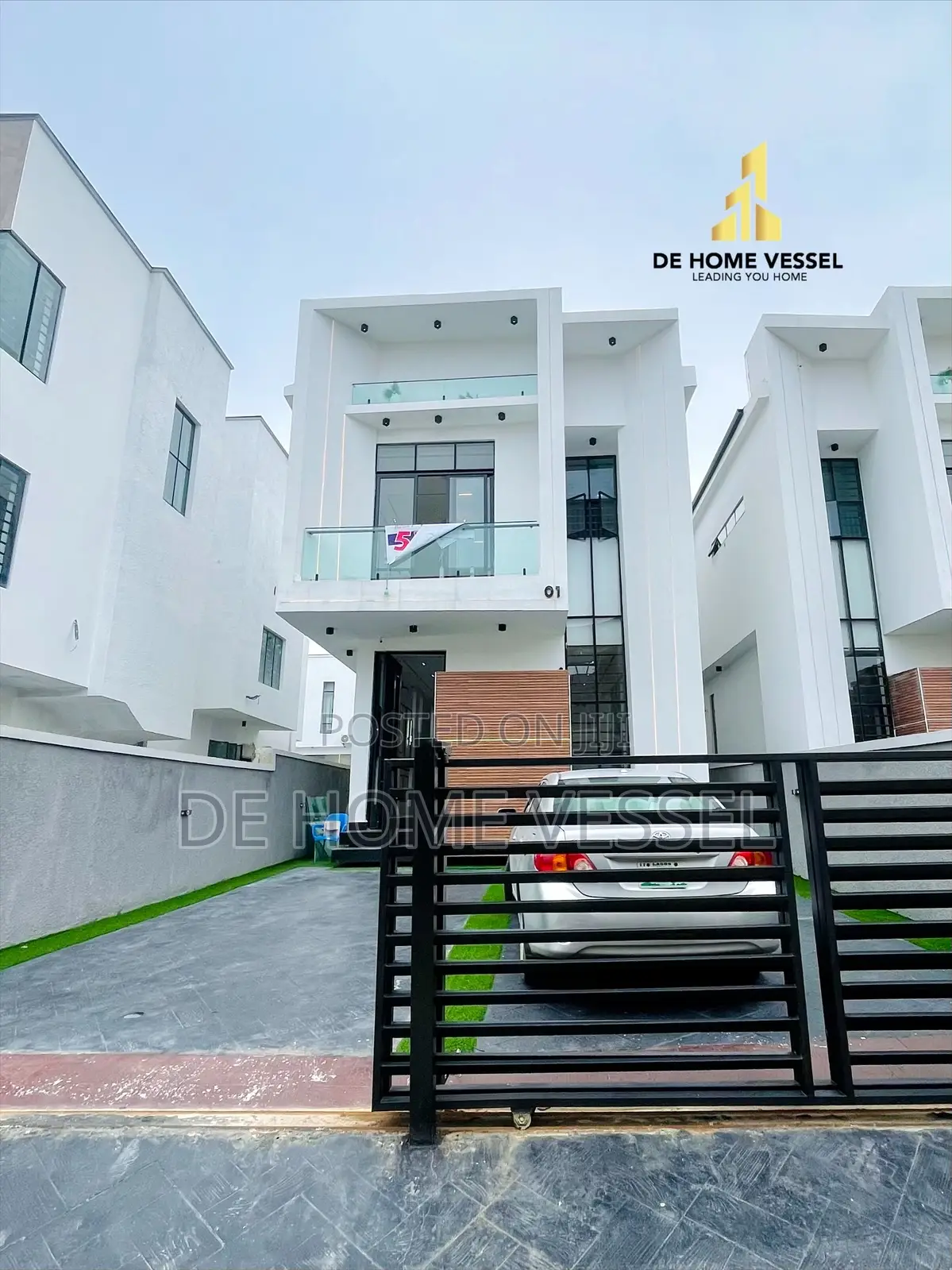 5bdrm Duplex in Chevron for sale