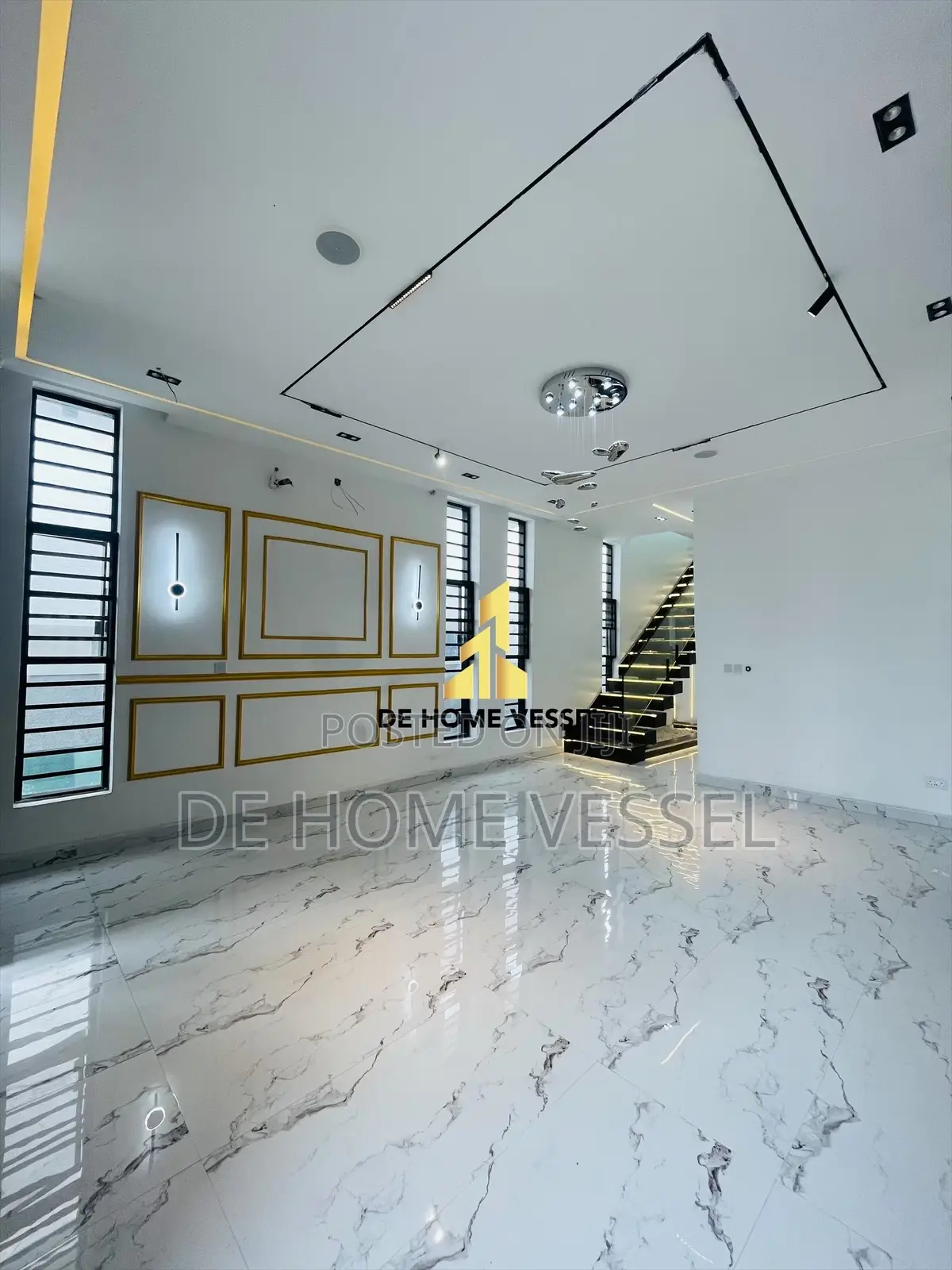 5bdrm Duplex in Chevron for sale