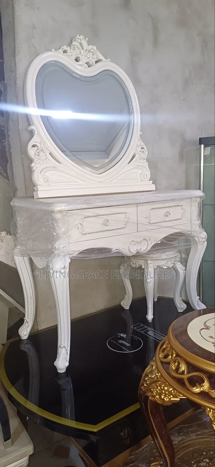 Luxury Royal Dressing Mirror With Table And Side Stool
