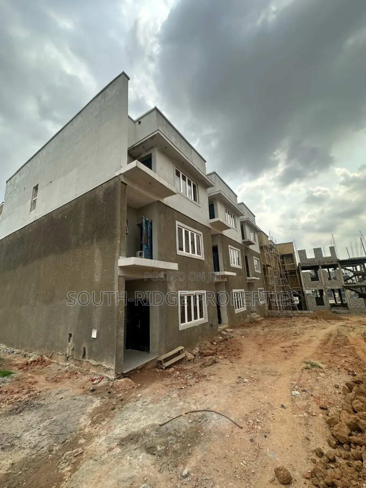4bdrm Townhouse/Terrace in Guzape District for Sale