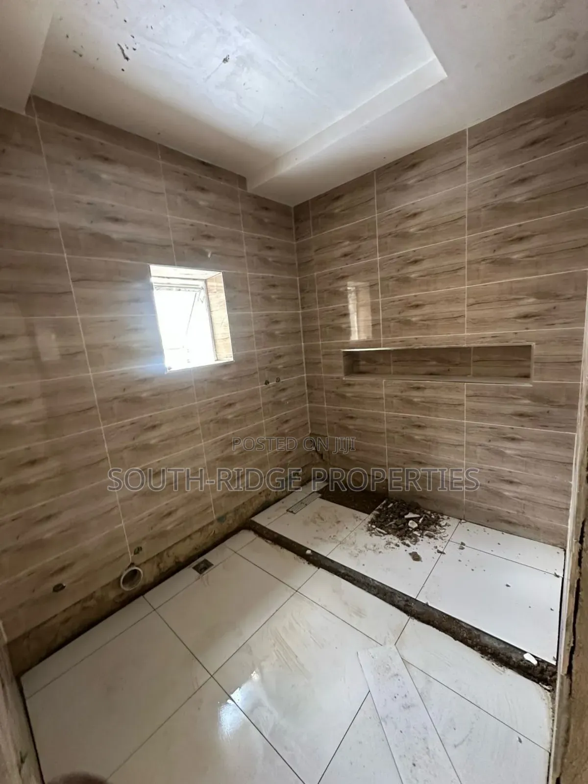 4bdrm Townhouse/Terrace in Guzape District for Sale