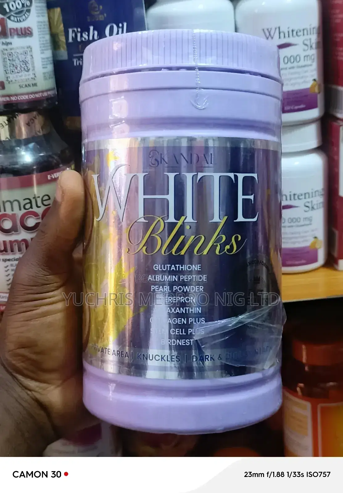 Skandal White Blinks