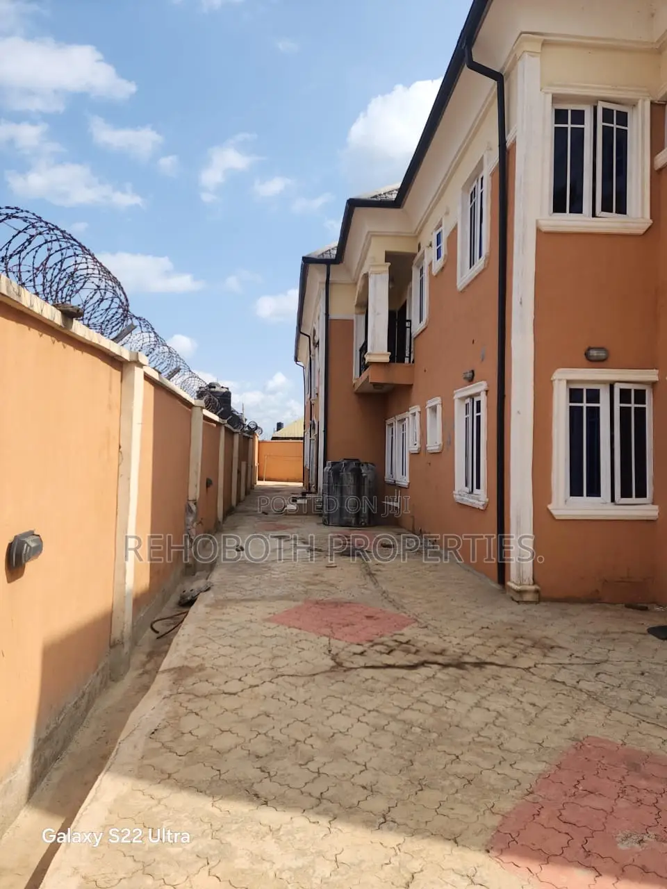 12bdrm Block of Flats in Alaaka Elebu, Ibadan for sale