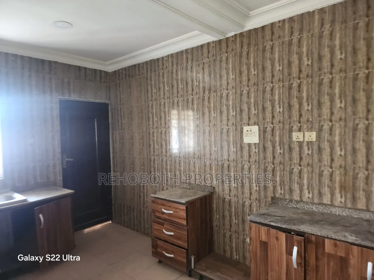 12bdrm Block of Flats in Alaaka Elebu, Ibadan for sale