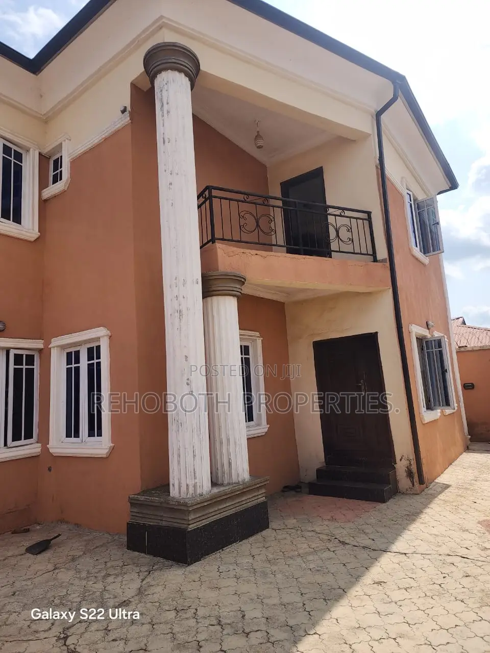 12bdrm Block of Flats in Alaaka Elebu, Ibadan for sale