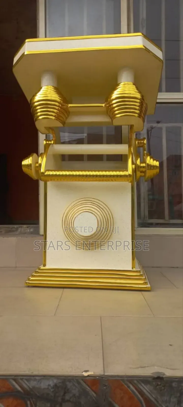 Church Pulpit / the Pulpit of Praise