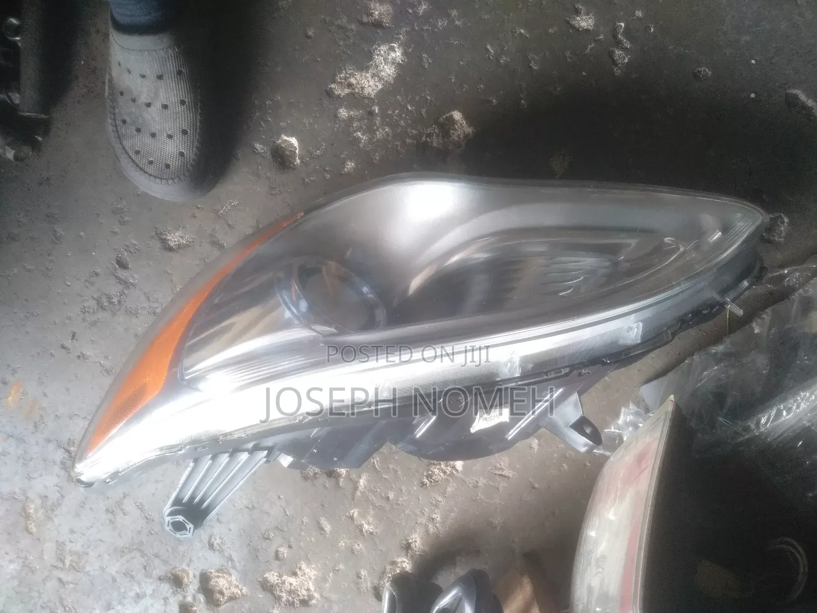 Chrysler 200c Headlights