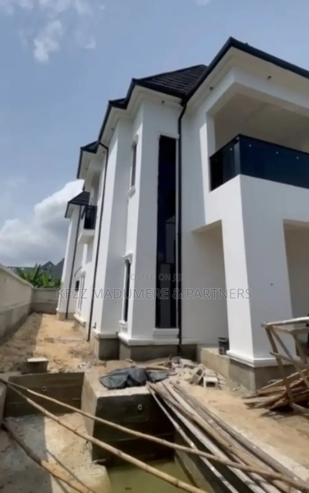 4bdrm Duplex in Gated Estate Sars for sale