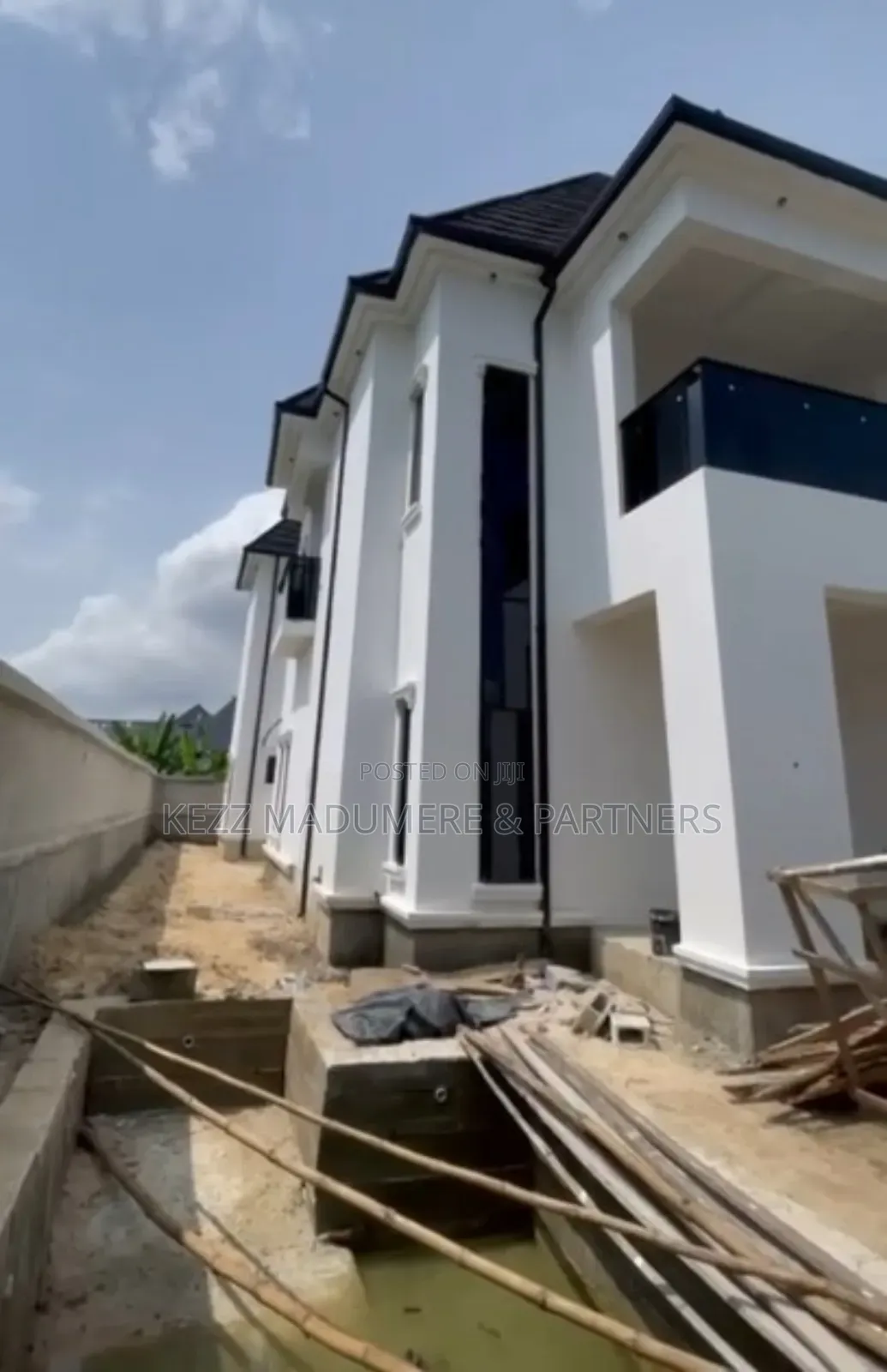 4bdrm Duplex in Gated Estate Sars for sale
