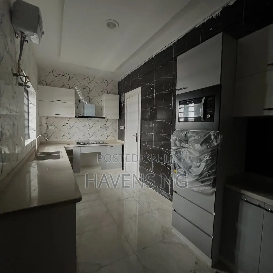 4bdrm Duplex in Ikota for sale