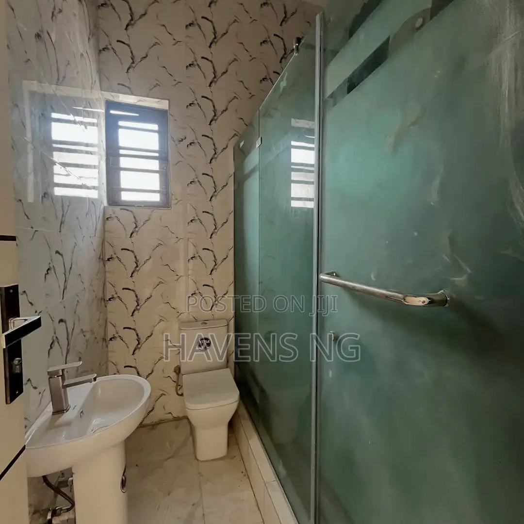 4bdrm Duplex in Ikota for sale