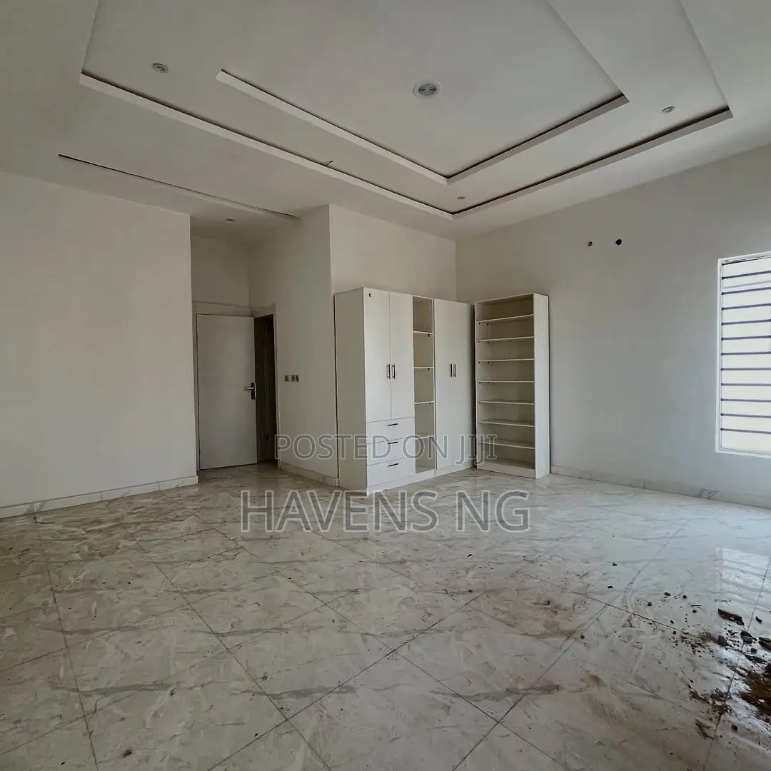 4bdrm Duplex in Ikota for sale