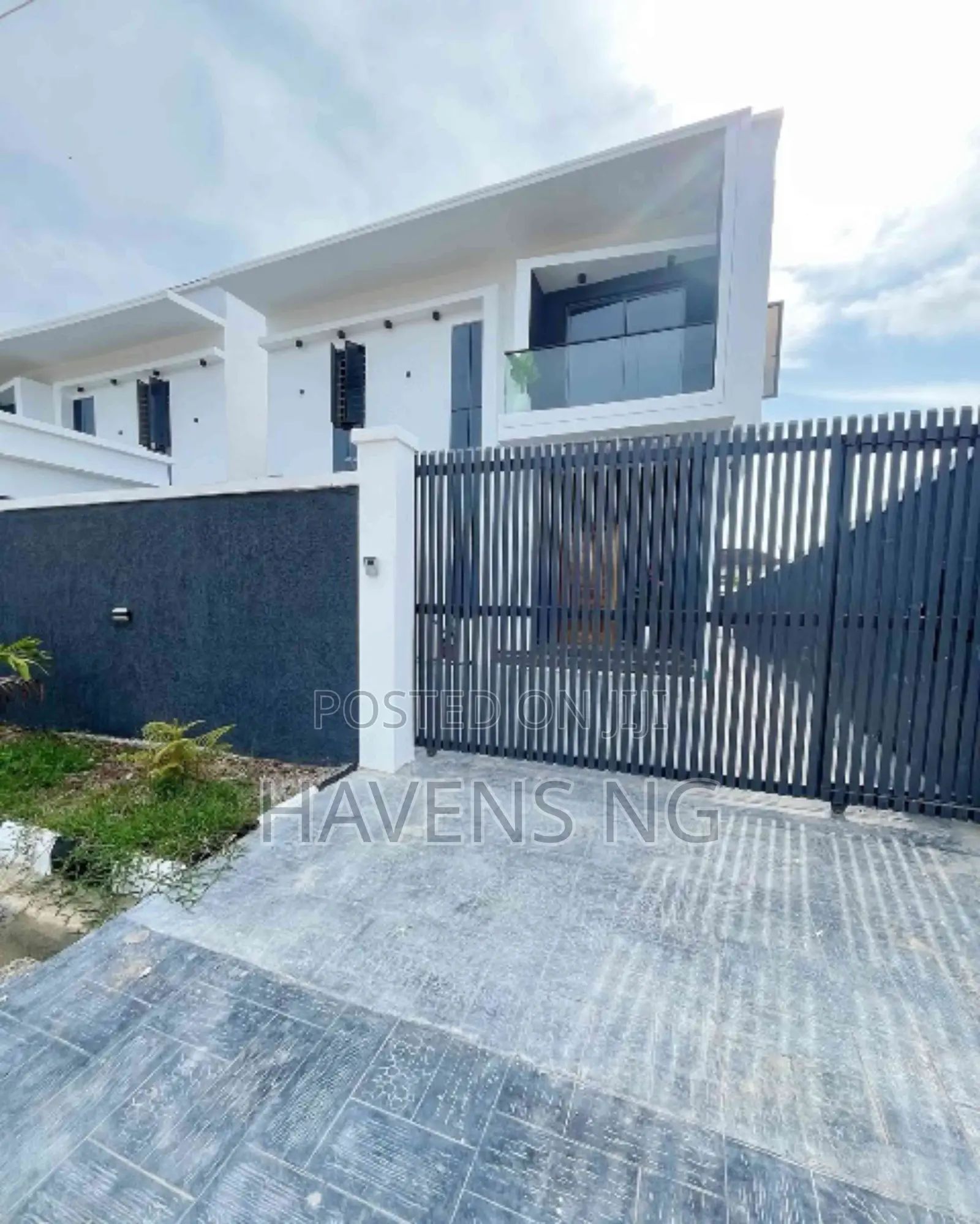 5bdrm Duplex in Ikota for sale