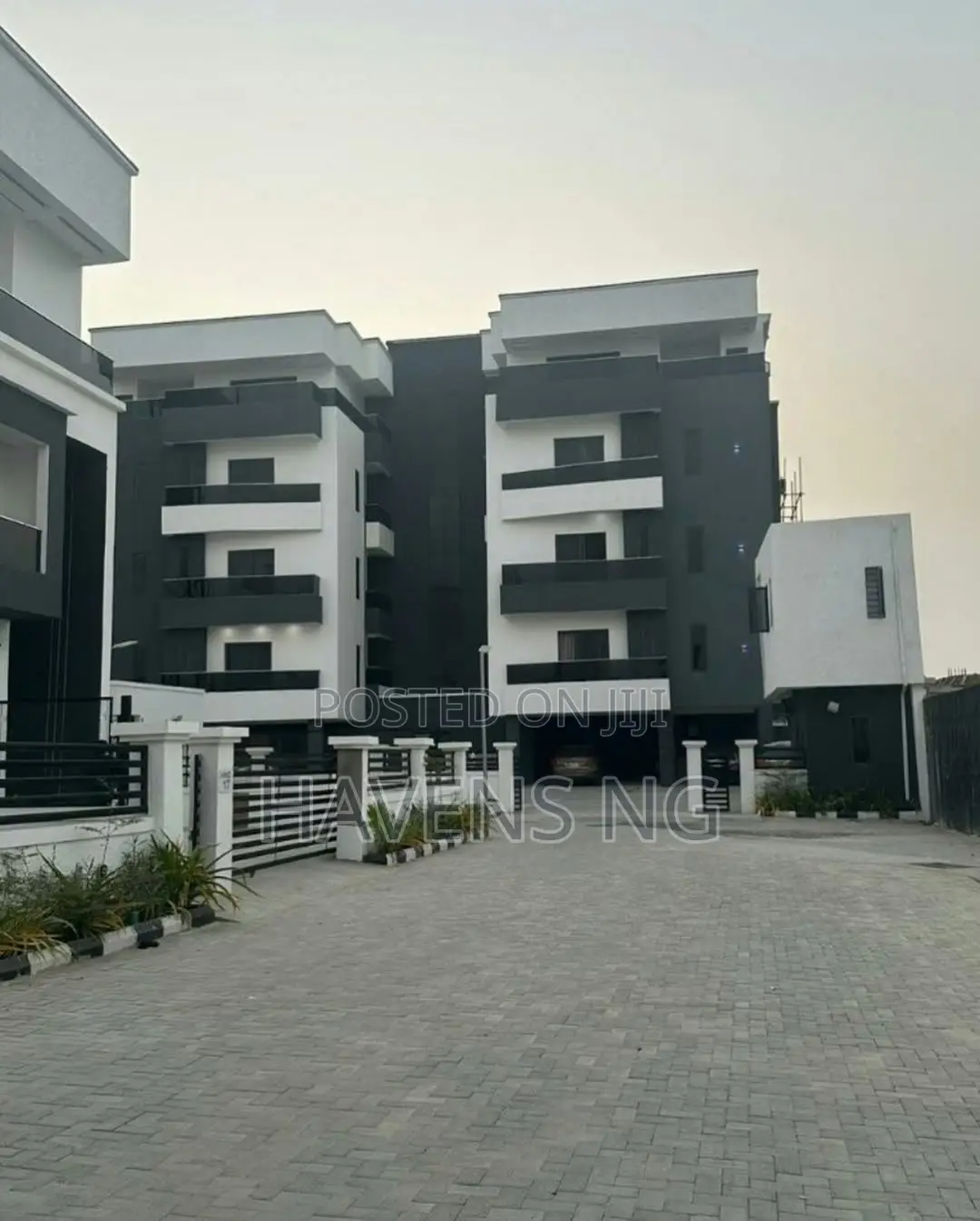 Clean, Luxurious Spacious 2-Bedroom Apartments