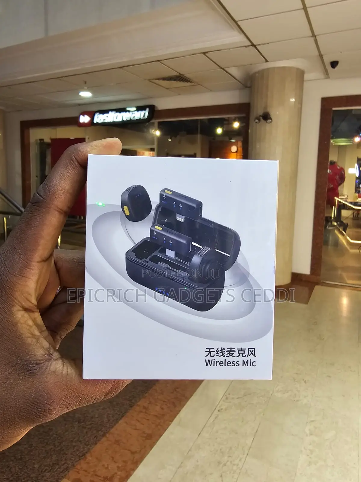 D07 Mini Wireless Mic With Intelligent Noise Reduction.