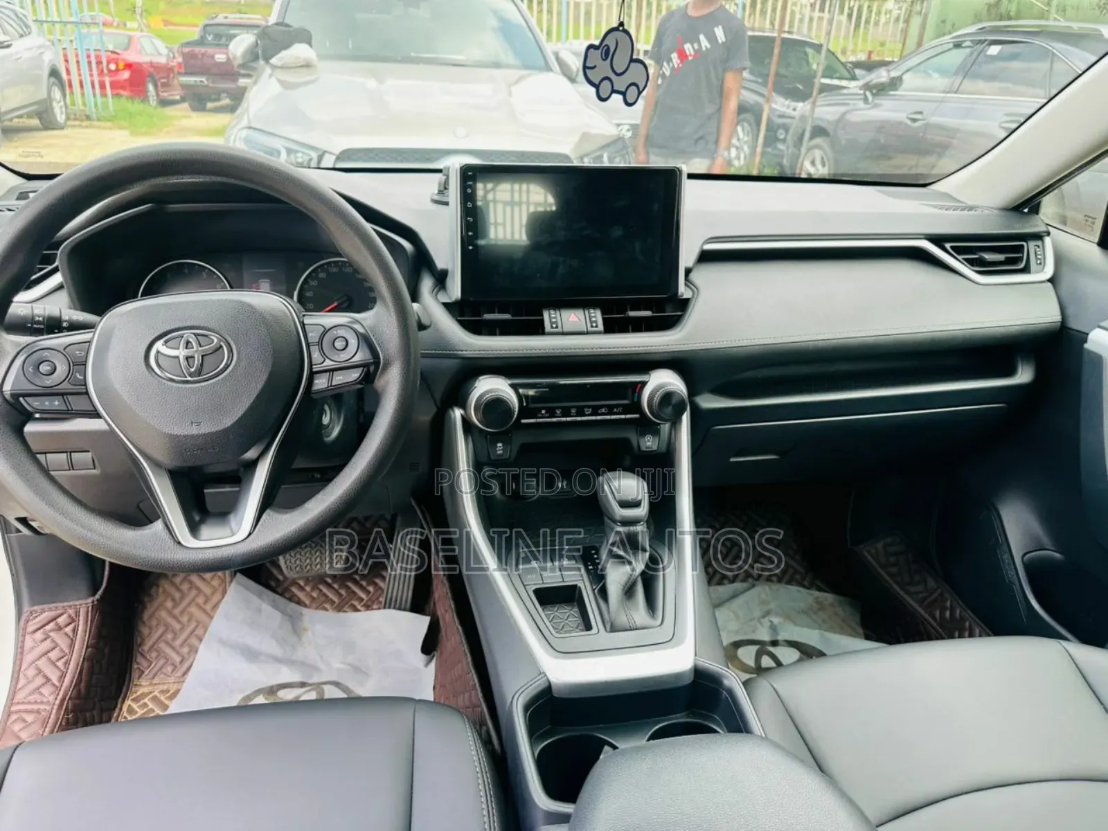 Toyota RAV4 2021 White