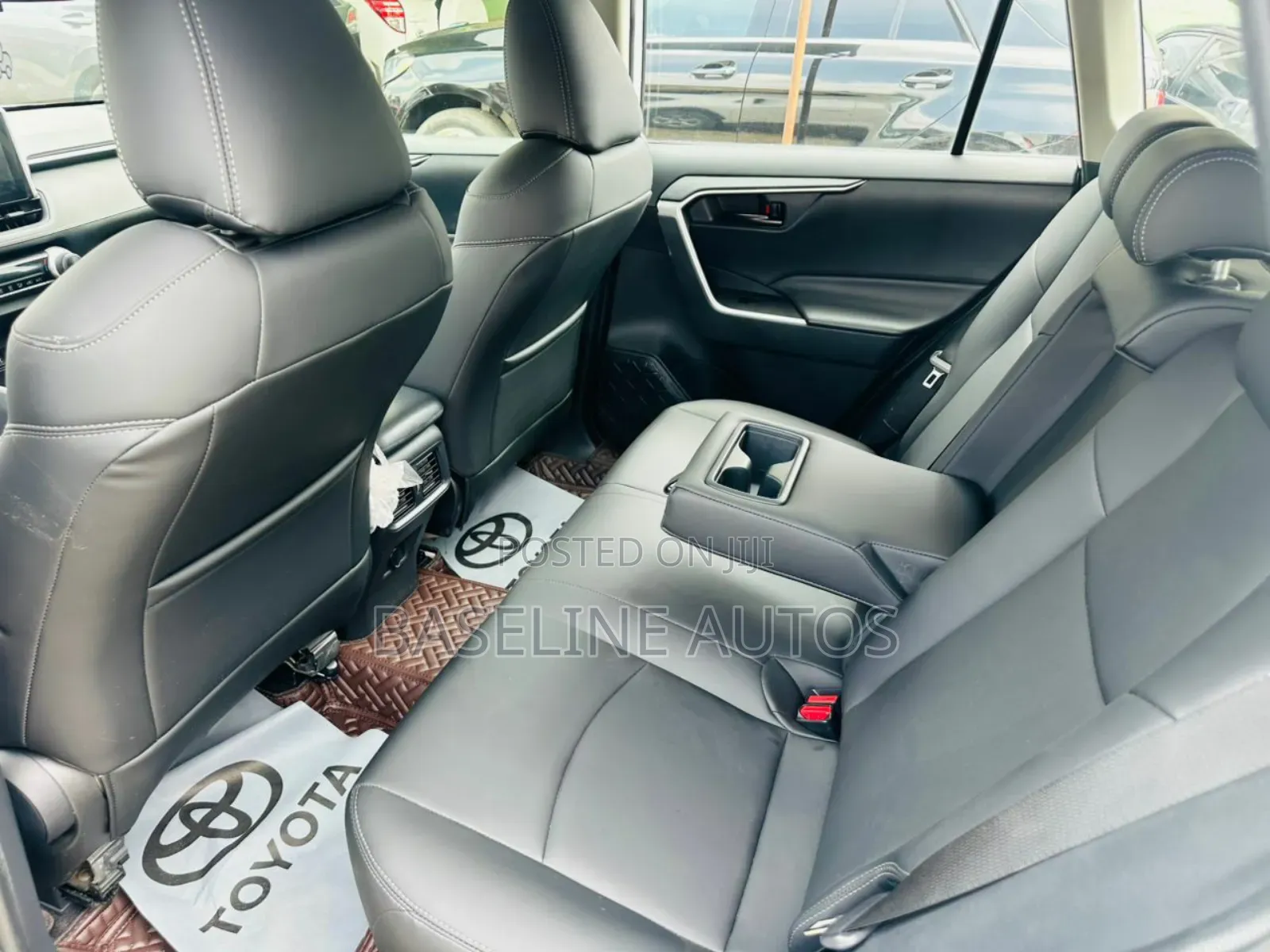 Toyota RAV4 2021 White