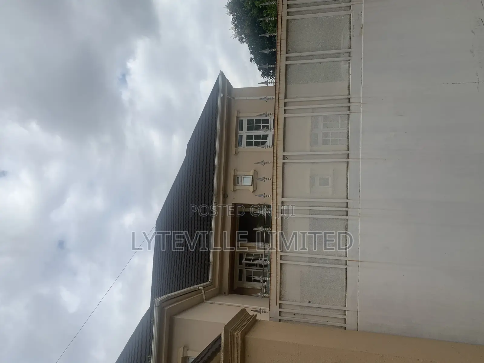 6bdrm Duplex in Dawaki for sale