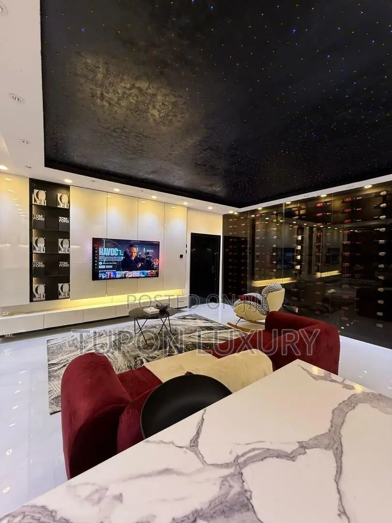 Deluxe 2 Bedroom Apartment With a Private Cinema Bathub