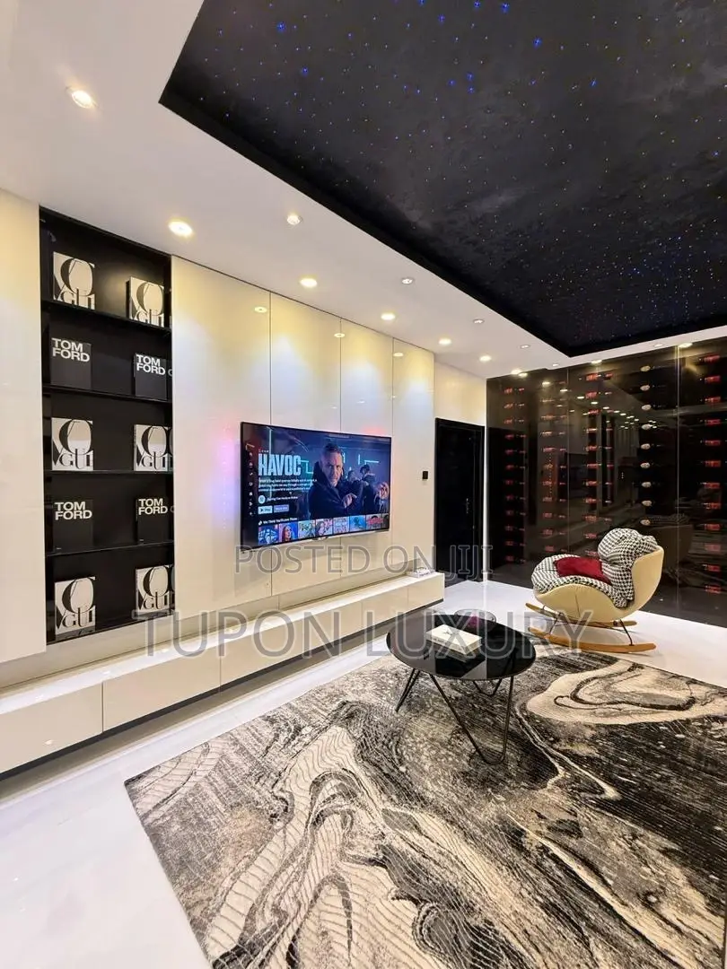 Deluxe 2 Bedroom Apartment With a Private Cinema Bathub