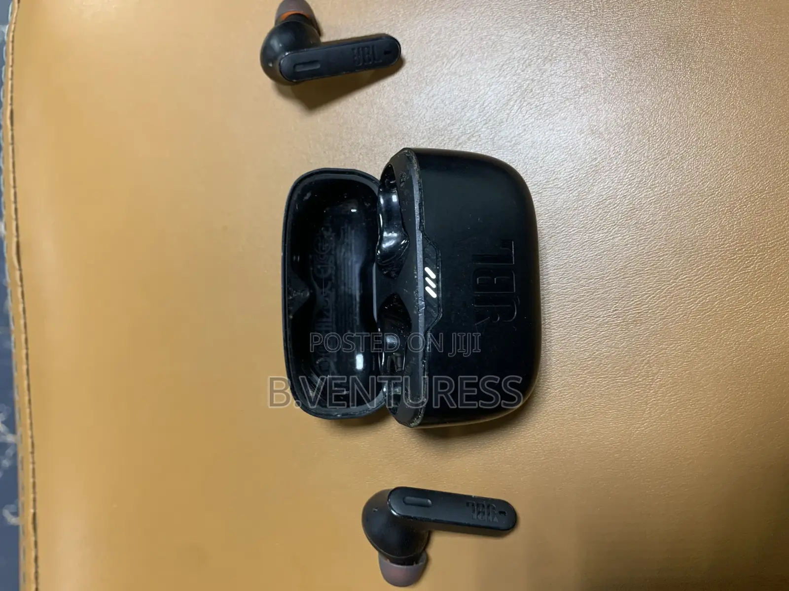 JBL Tune235nc