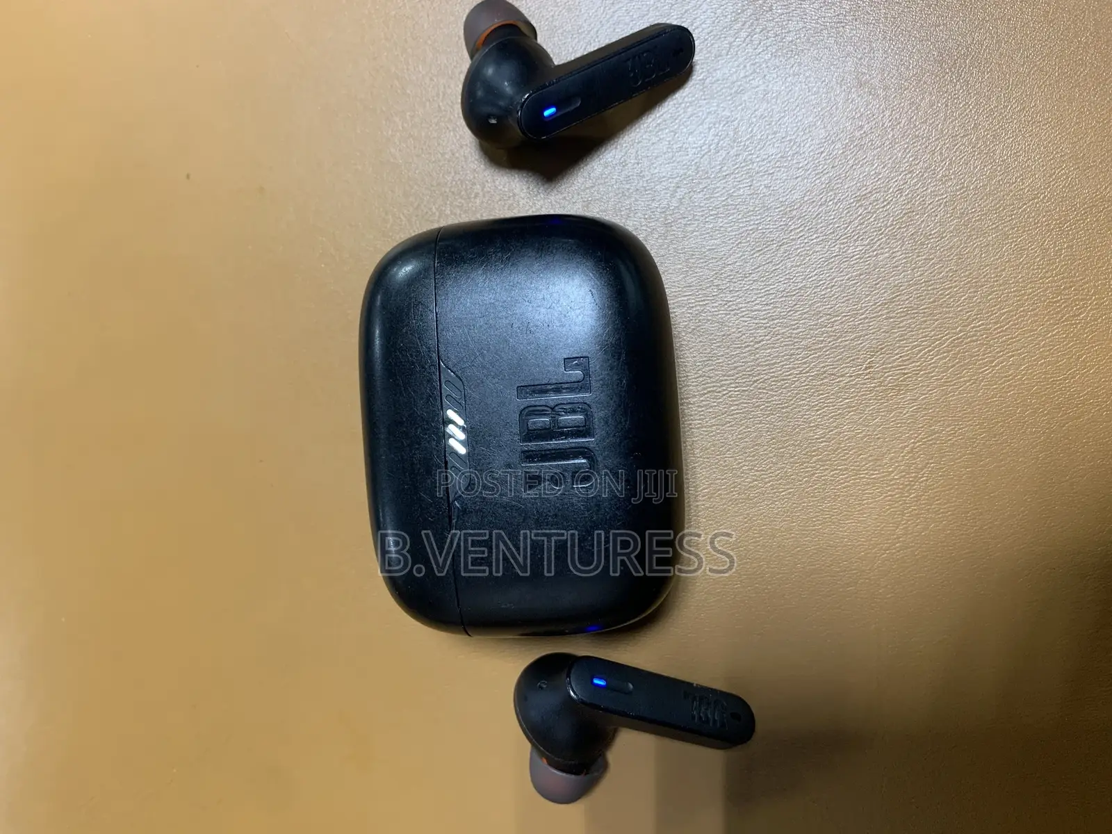 JBL Tune235nc