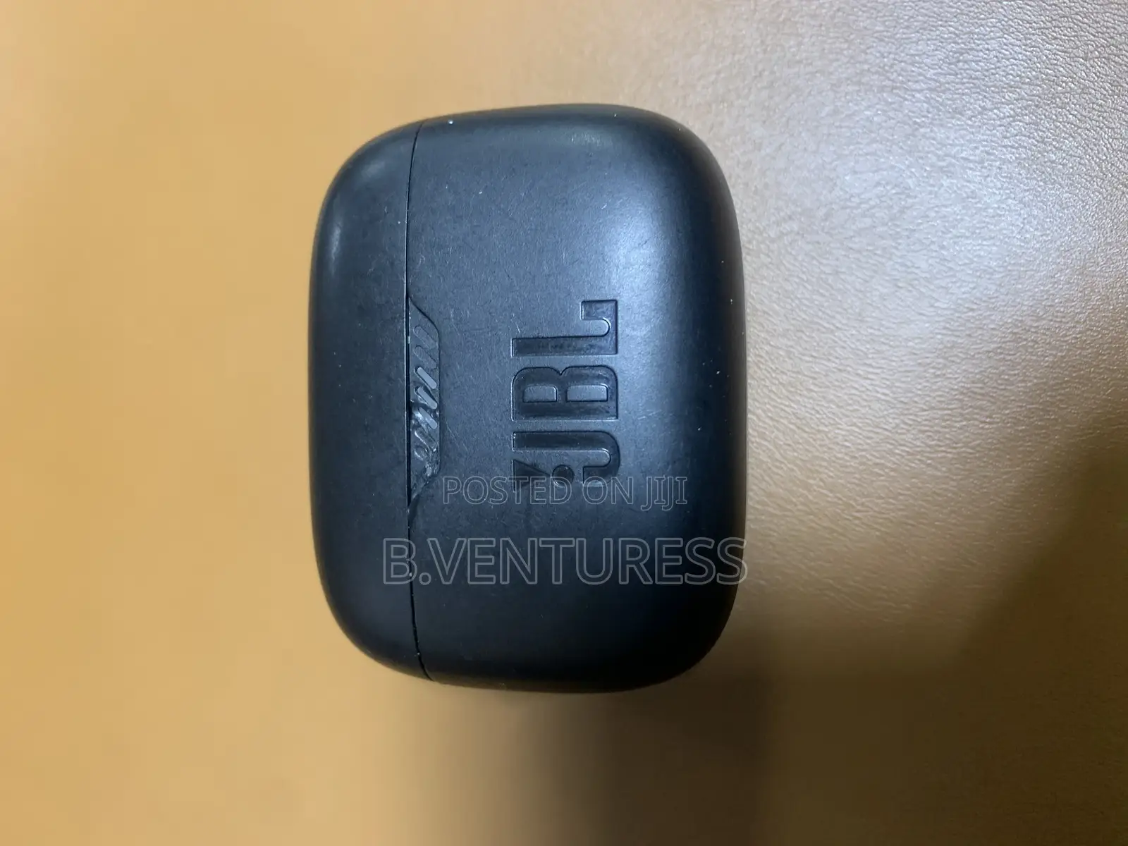 JBL Tune235nc