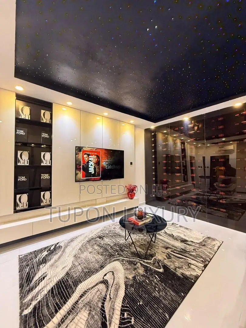 1 Bedroom Apartment With Private Cinema and Bath Tub