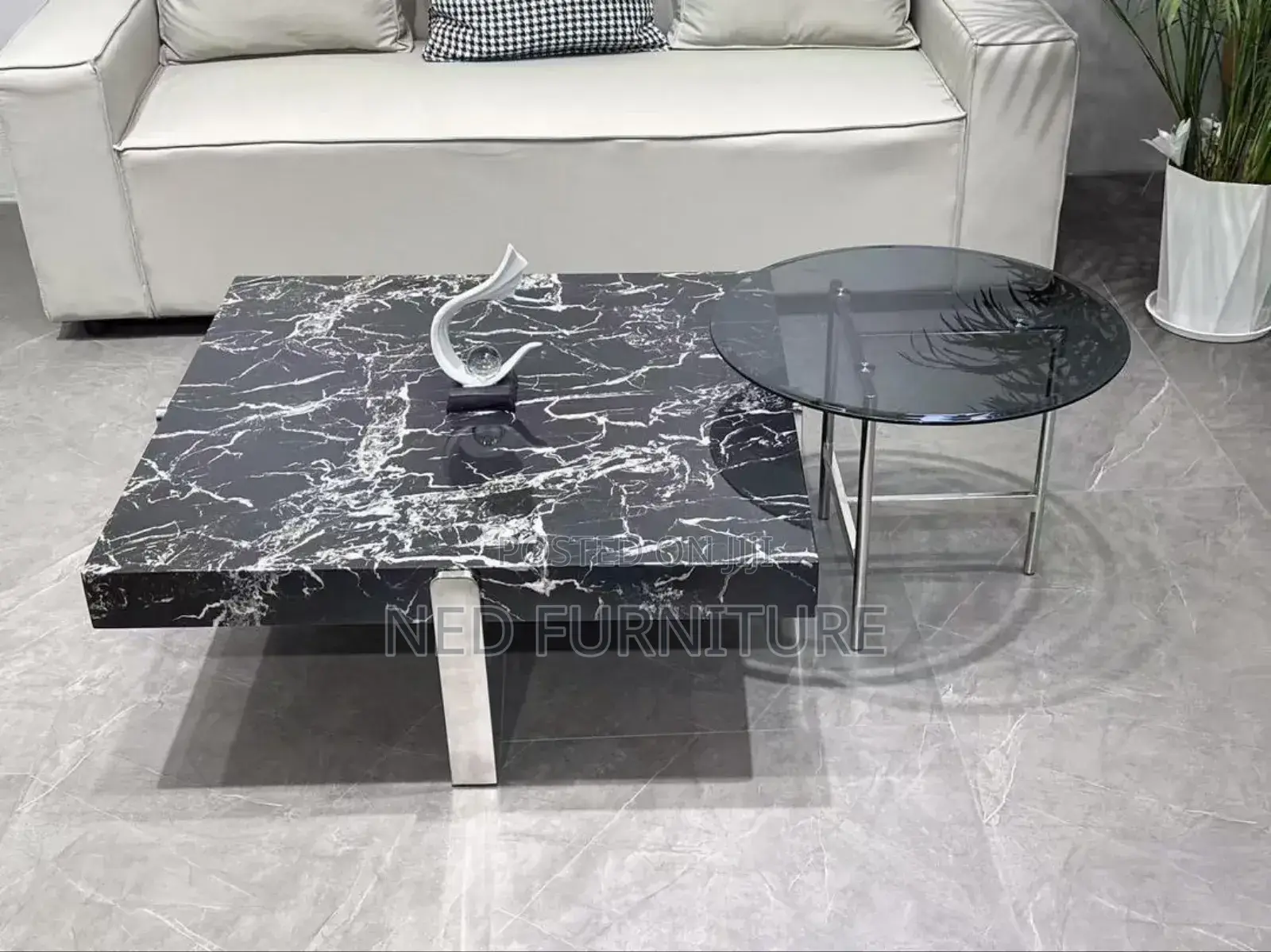 Qquality Marble Table With Glass Stool