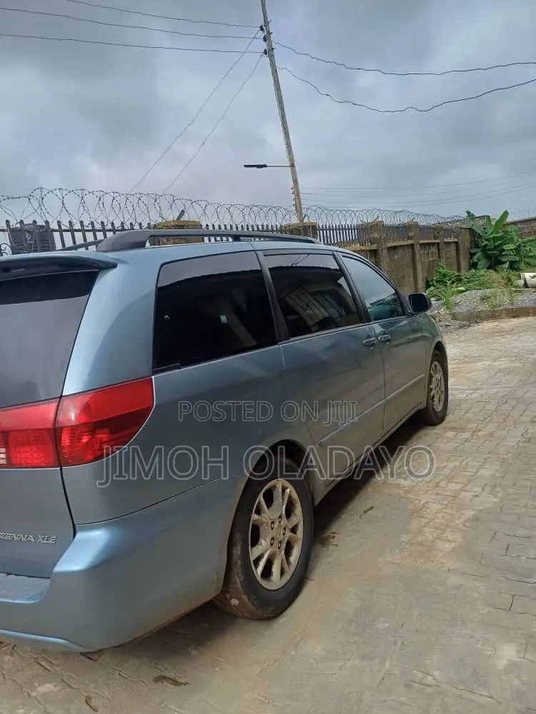 Toyota Sienna XLE Limited 2005 Blue