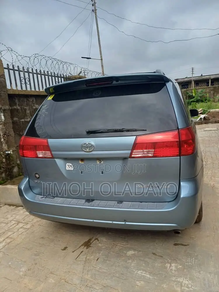 Toyota Sienna XLE Limited 2005 Blue